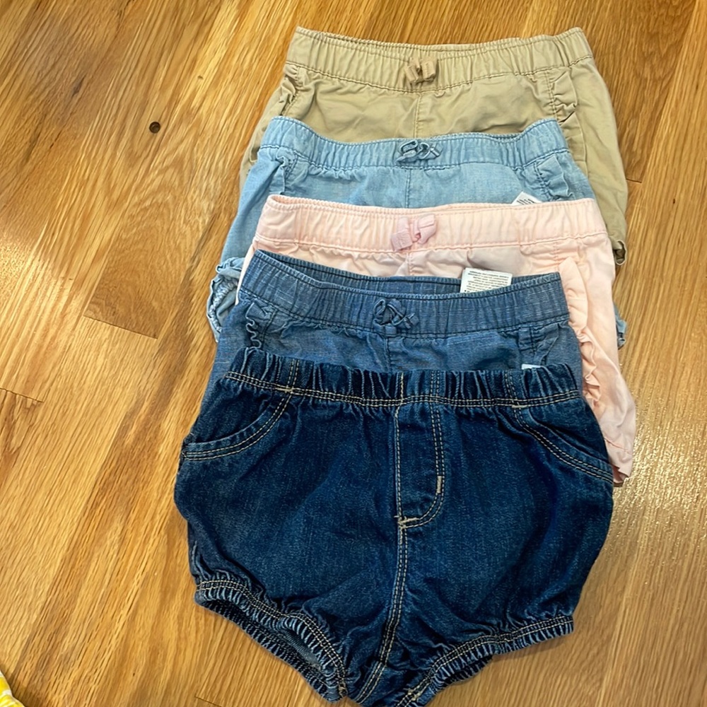 Bundle of 5 ruffled shorts. 18-24 months